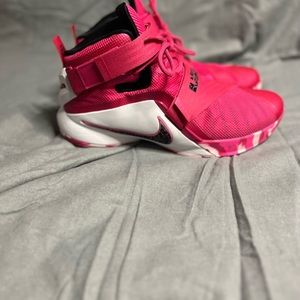 Nike zoom soldier pink